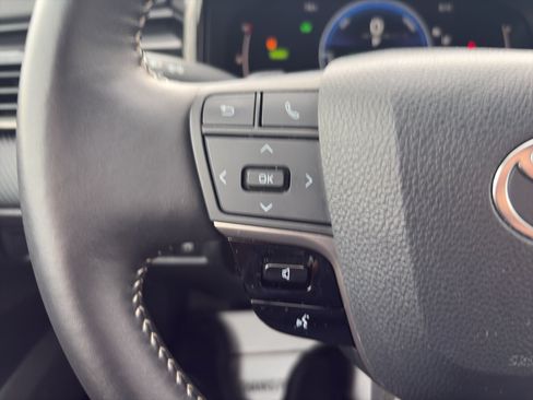 Used 2025 Toyota Camry SE FWD image 19