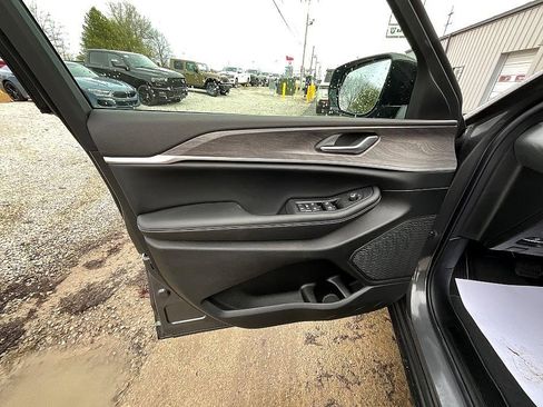 New 2026 Jeep Grand Cherokee Altitude image 11