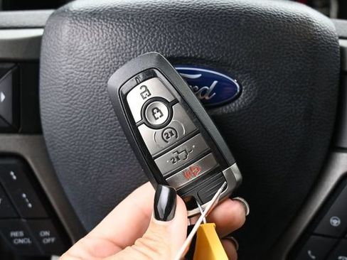Used 2018 Ford F150 Raptor w/ Equipment Group 802A Luxury AWD/4WD image 40