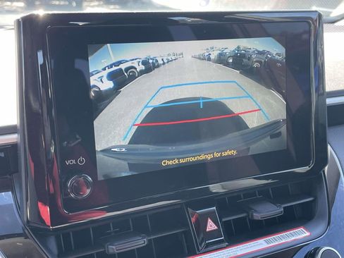 Used 2025 Toyota Corolla LE image 32