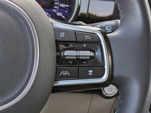 Certified 2023 Kia Carnival EX FWD image 22