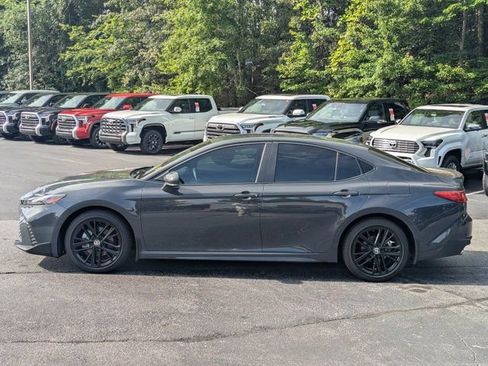 Used 2026 Toyota Camry SE FWD image 4