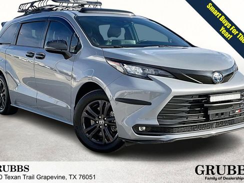Used 2024 Toyota Sienna Platinum image 1