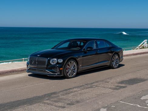Used 2025 Bentley Flying Spur Plug-In Hybrid AWD/4WD image 1