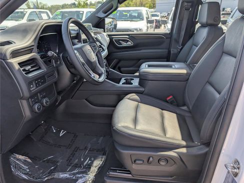 Used 2024 Chevrolet Suburban Z71 image 18