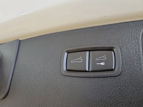 Used 2023 Porsche Macan AWD/4WD image 11