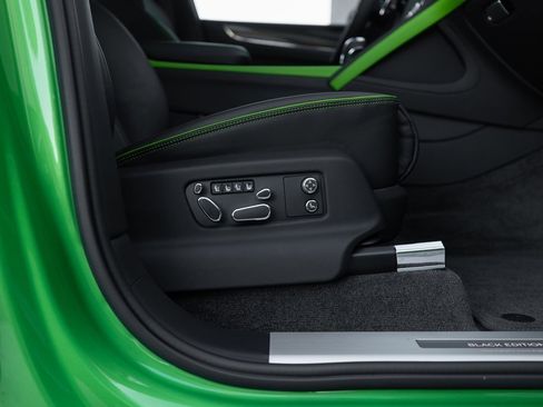 Used 2025 Bentley Bentayga S Black Edition image 35