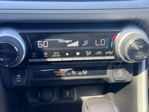 Used 2022 Toyota RAV4 XLE Premium image 30