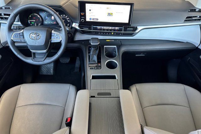 Certified 2026 Toyota Sienna XLE FWD image 17
