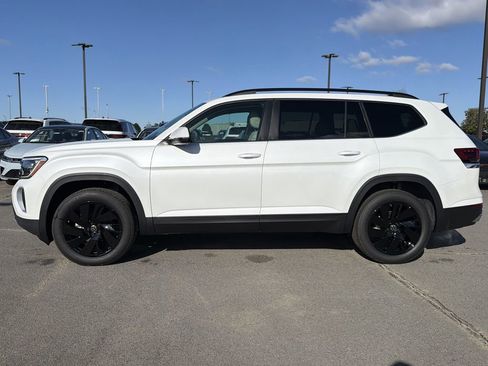 New 2026 Volkswagen Atlas SE image 2