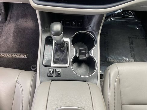 Used 2015 Toyota Highlander XLE AWD/4WD image 26
