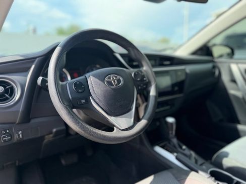 Used 2017 Toyota Corolla LE FWD image 11