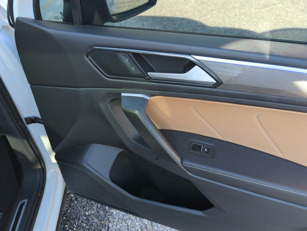 Certified 2024 Volkswagen Tiguan SE R-Line FWD image 36