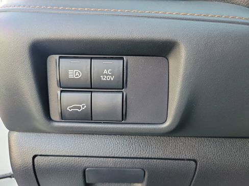 Used 2022 Toyota Highlander Bronze Edition image 23