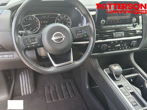 Used 2024 Nissan Pathfinder SV FWD image 15