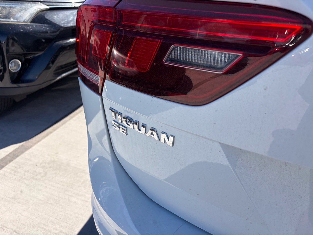 Used 2018 Volkswagen Tiguan SE w/ Panoramic Sunroof Package FWD image 4