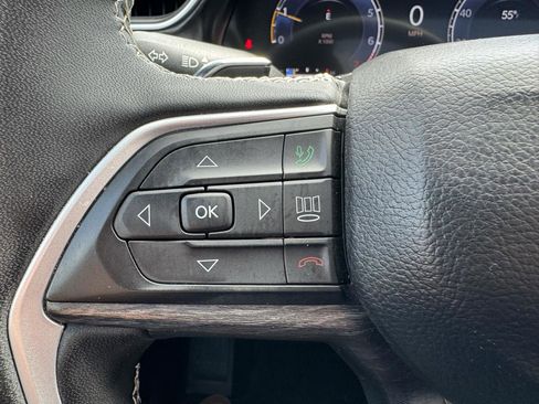 Used 2024 Jeep Grand Cherokee Limited w/ Black Appearance Package image 21