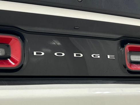 Used 2016 Dodge Challenger R/T Scat Pack RWD image 40