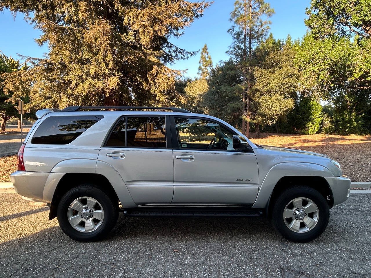 Used 2005 Toyota 4Runner SR5 AWD/4WD image 13