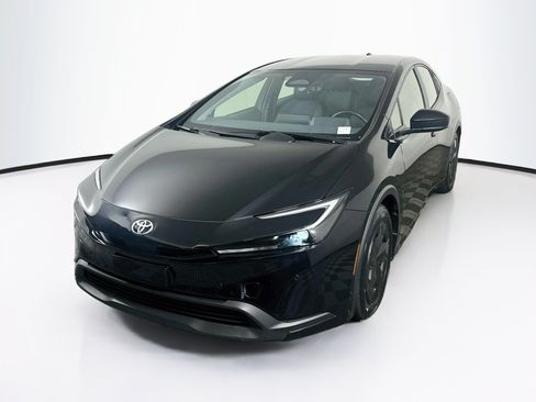 Used 2024 Toyota Prius LE FWD image 3