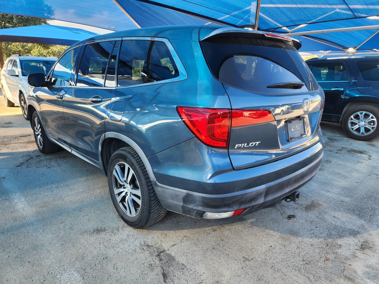 Used 2017 Honda Pilot EX image 3