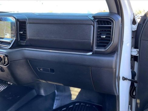 Used 2024 Chevrolet Silverado 2500 LT w/ Convenience Package image 16