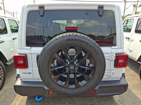 Used 2024 Jeep Wrangler Unlimited Sahara AWD/4WD image 5