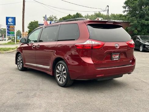 Used 2020 Toyota Sienna XLE w/ XLE Navigation Package AWD/4WD image 7