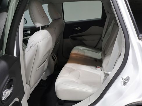 Certified 2020 Jeep Cherokee Limited AWD/4WD image 17