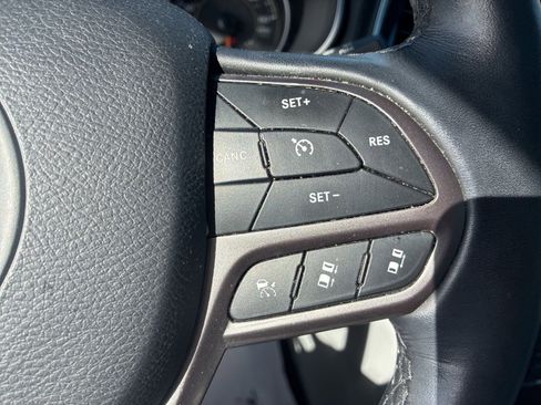 Used 2021 Jeep Cherokee Limited image 27