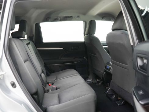Used 2017 Toyota Highlander LE AWD/4WD image 12