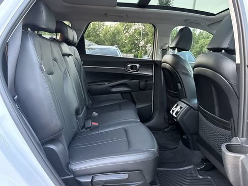 Used 2024 Kia Sorento S w/ Panoramic Sunroof Package FWD image 16