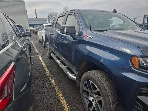 Used 2019 Chevrolet Silverado 1500 LT Trail Boss image 3