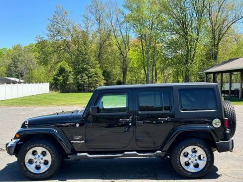 Used 2015 Jeep Wrangler Unlimited Sahara w/ Connectivity Group AWD/4WD image 8