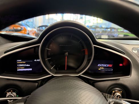 Used 2015 McLaren 650S Spider image 12