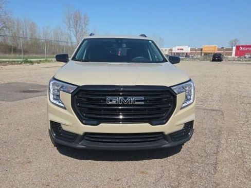 Used 2023 GMC Terrain SLE w/ Driver Convenience Package AWD/4WD image 2