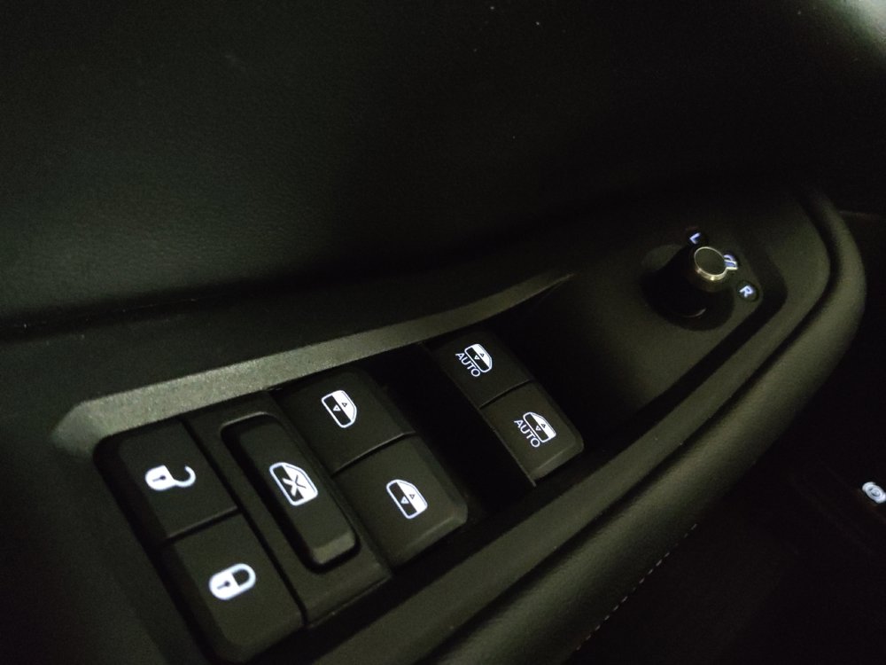 Used 2023 Jeep Grand Cherokee Limited w/ Black Appearance Package RWD image 27
