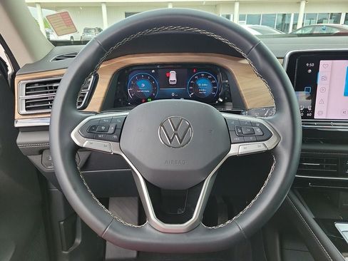 Used 2025 Volkswagen Atlas SE AWD/4WD image 19