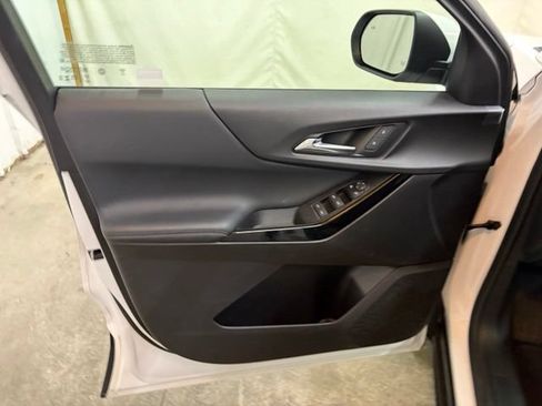 Used 2025 Chevrolet Equinox LT FWD image 34