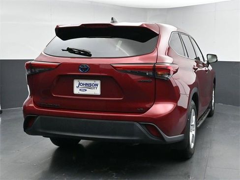 Used 2022 Toyota Highlander LE image 14