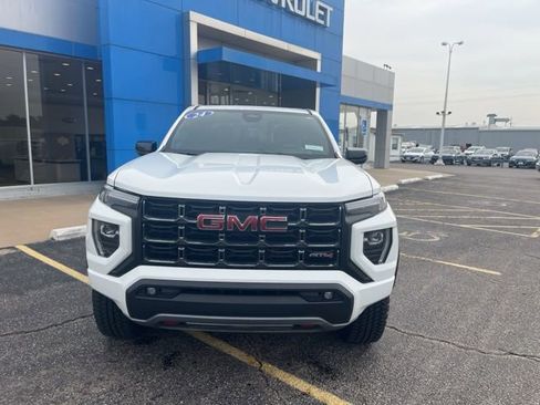 Used 2024 GMC Canyon AT4 image 2
