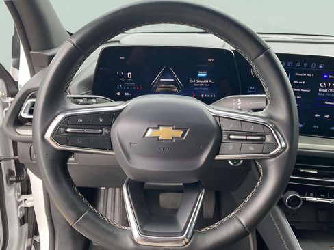 Used 2025 Chevrolet Traverse LT FWD image 20