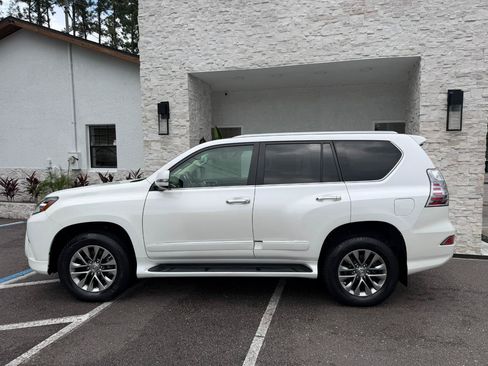 Used 2017 Lexus GX 460 Luxury w/ Preferred Accessory Package AWD/4WD image 2
