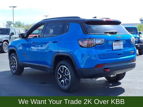 Used 2025 Jeep Compass Trailhawk w/ Trailhawk Elite Group AWD/4WD image 5