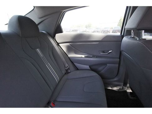 Certified 2025 Hyundai Elantra Sport FWD image 13
