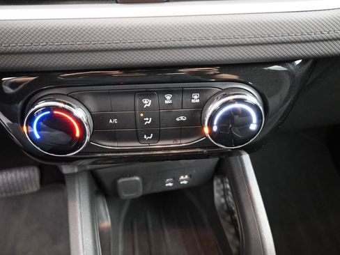 Used 2025 Chevrolet TrailBlazer LT FWD image 4