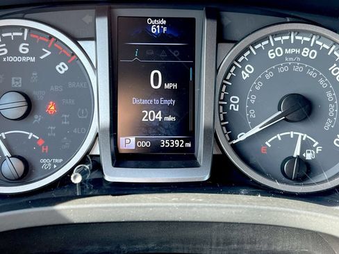 Used 2022 Toyota Tacoma SR5 RWD image 12