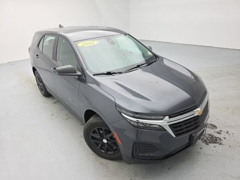 Used 2022 Chevrolet Equinox LS AWD/4WD image 2