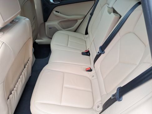 Certified 2021 Porsche Macan image 19