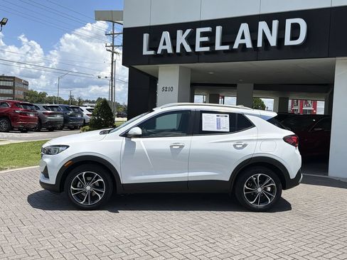 Used 2023 Buick Encore GX Select FWD image 2